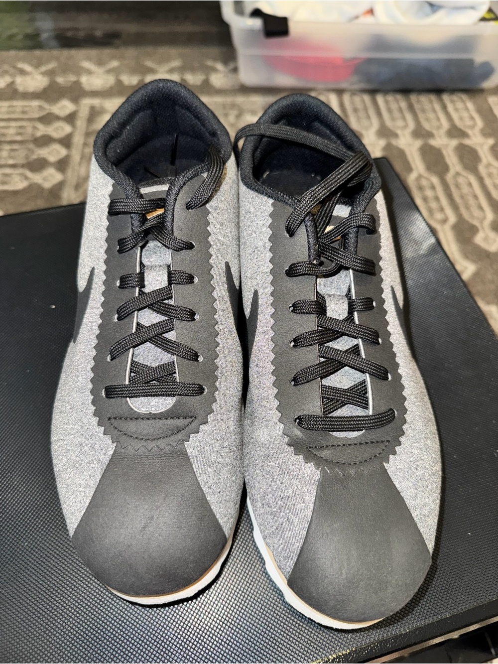 Nike Men's Grey and Black Athletic Sneakers